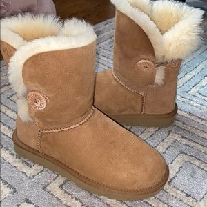 Bailey Button II Uggs